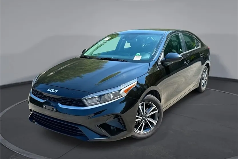 2023 Kia Forte LXS photo 1