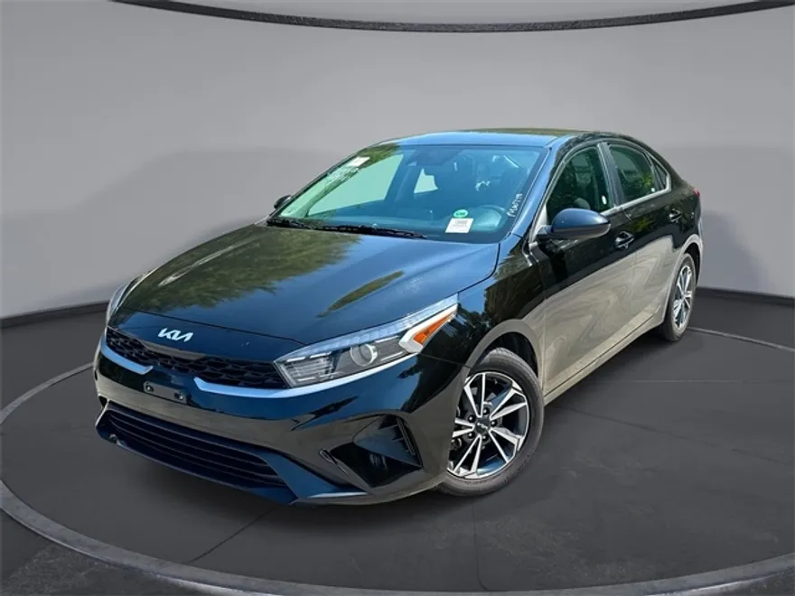 2023 Kia Forte LXS photo 1