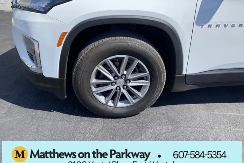 2022 Chevrolet Traverse Cloth 1LT photo 1
