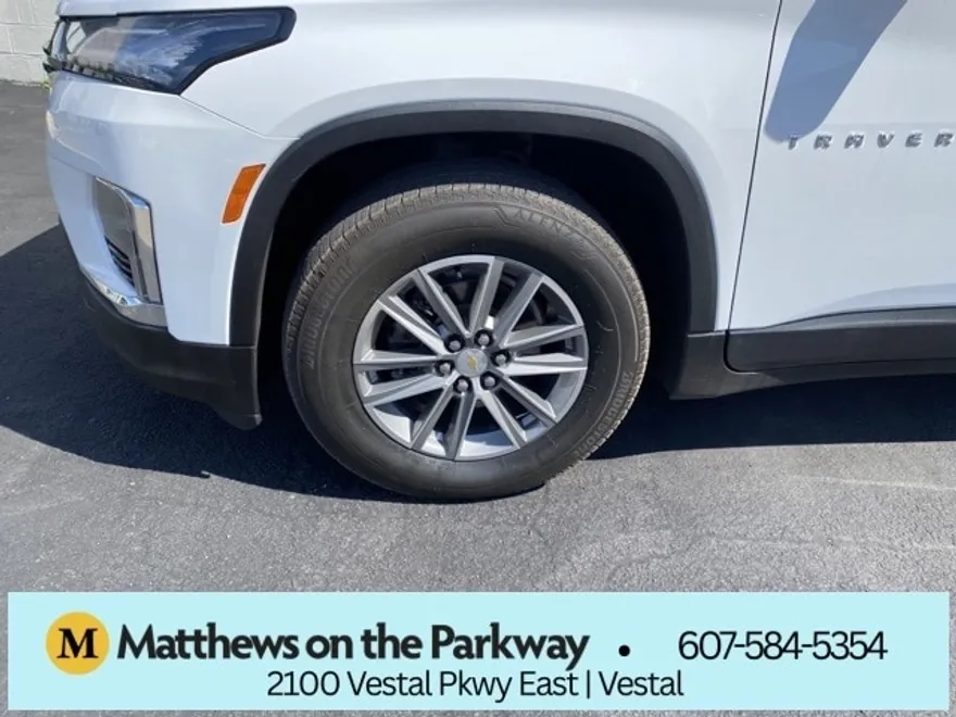 2022 Chevrolet Traverse Cloth 1LT photo 1