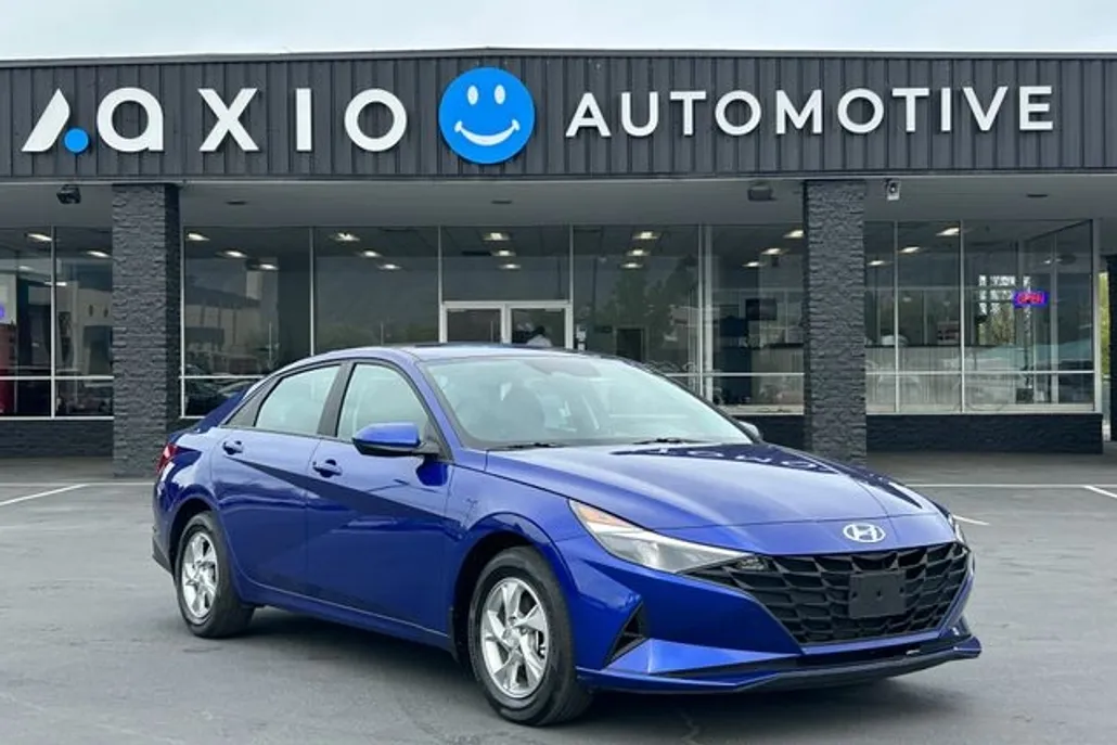 2023 Hyundai Elantra SE photo 1