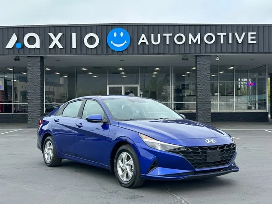 2023 Hyundai Elantra SE photo 1