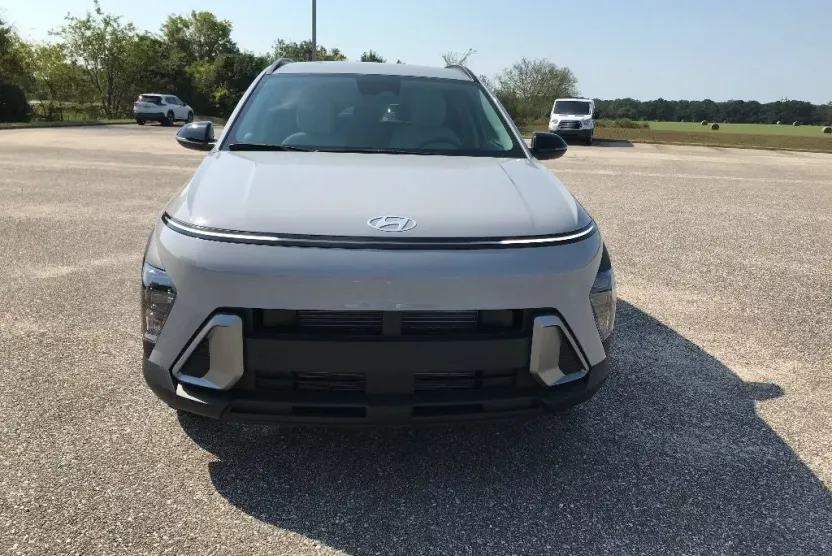 2026 Hyundai Kona SEL photo 1