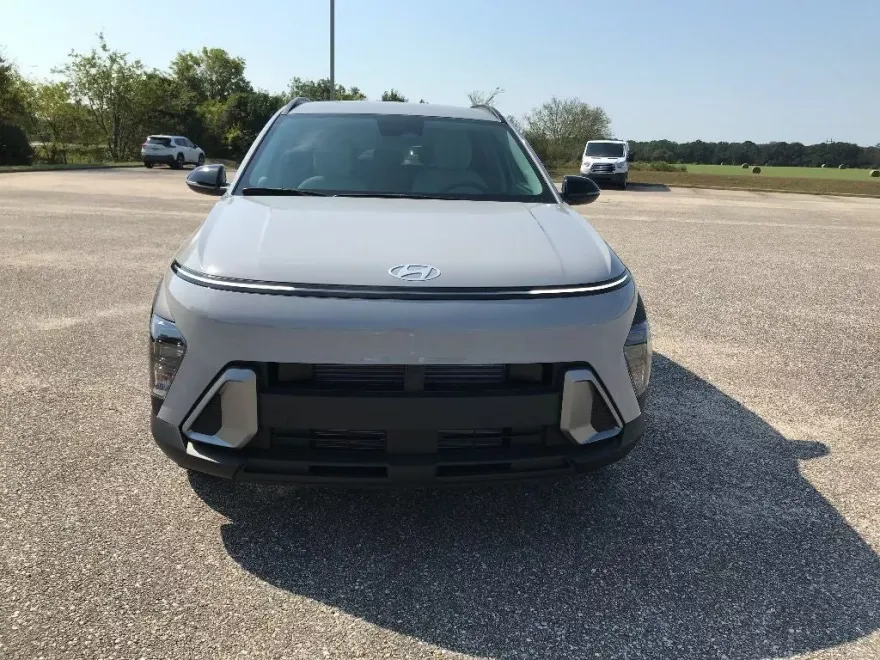 2026 Hyundai Kona SEL photo 1