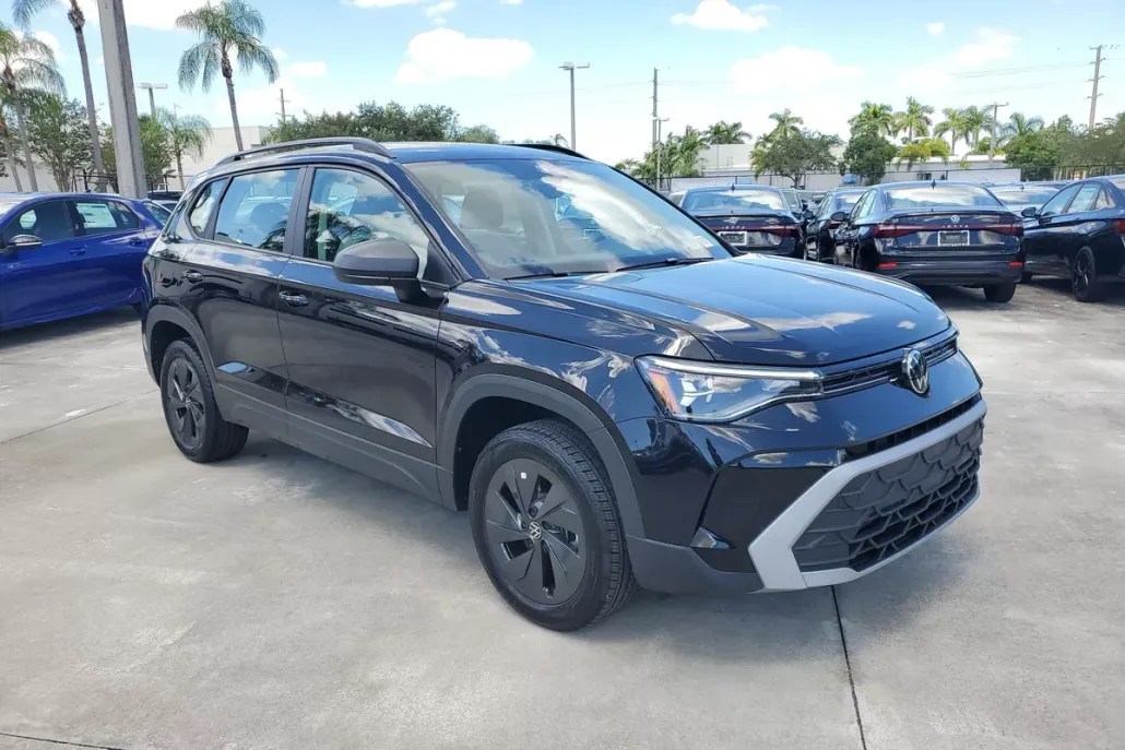 2025 Volkswagen Taos S photo 1