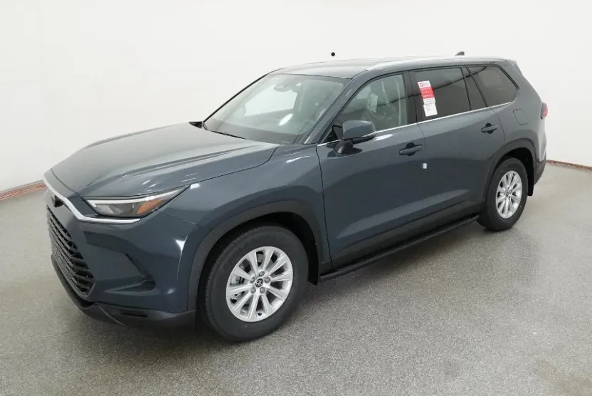 2026 Toyota Highlander XLE Hybrid photo 1