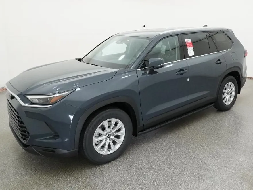 2026 Toyota Highlander XLE Hybrid photo 1