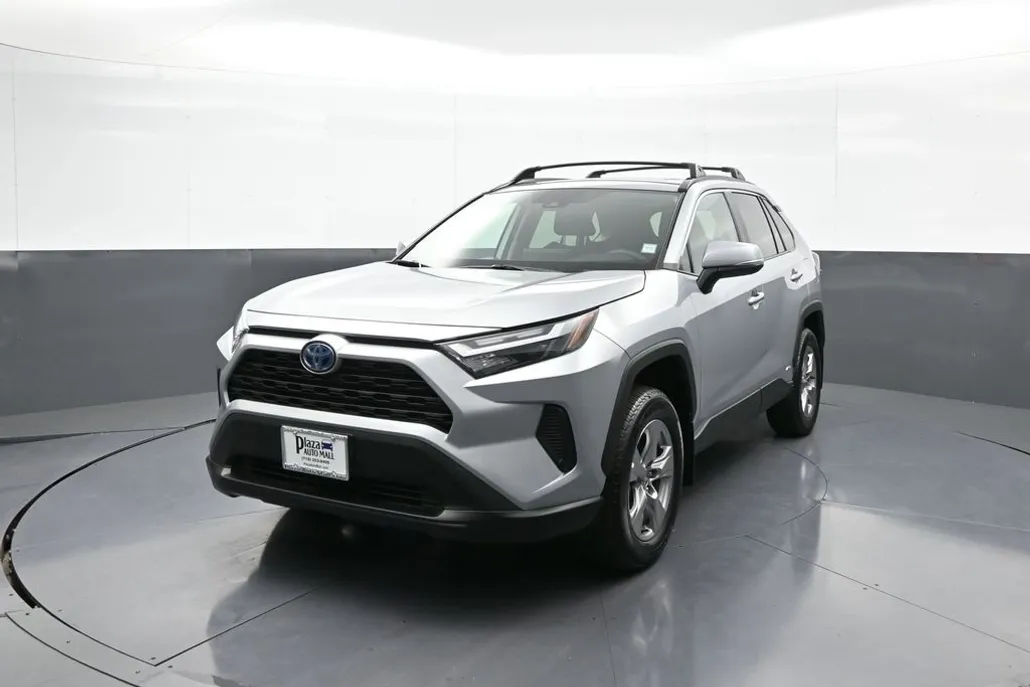 2024 Toyota RAV4 Hybrid XLE photo 1