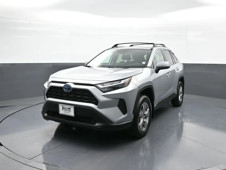 2024 Toyota RAV4 Hybrid XLE photo 1