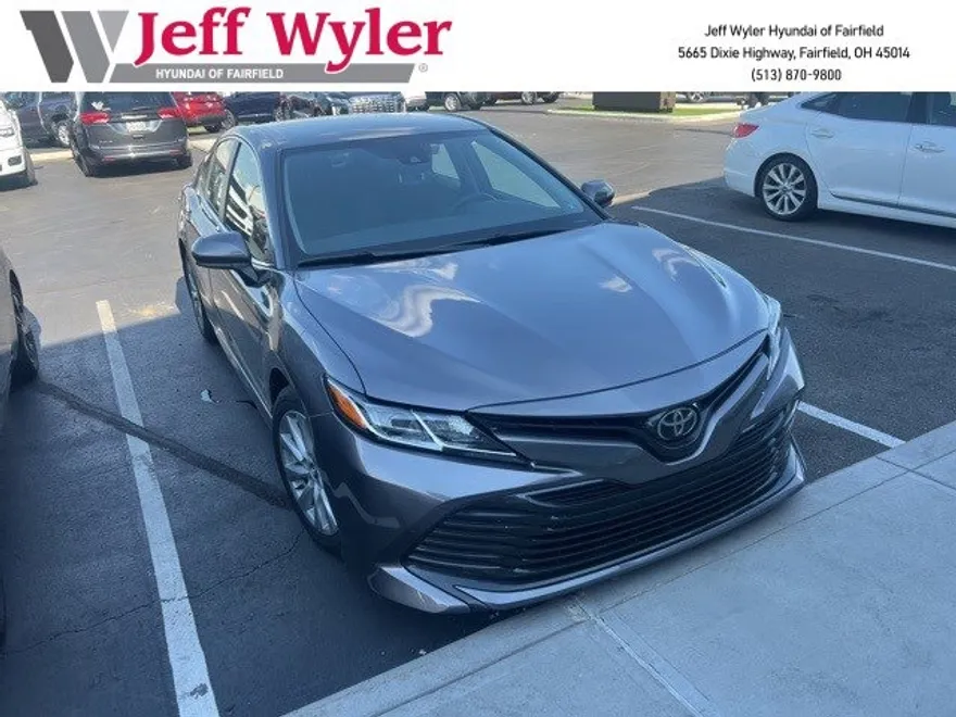 2020 Toyota Camry LE photo 1