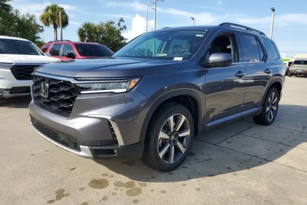 2025 Honda Pilot Touring photo 1