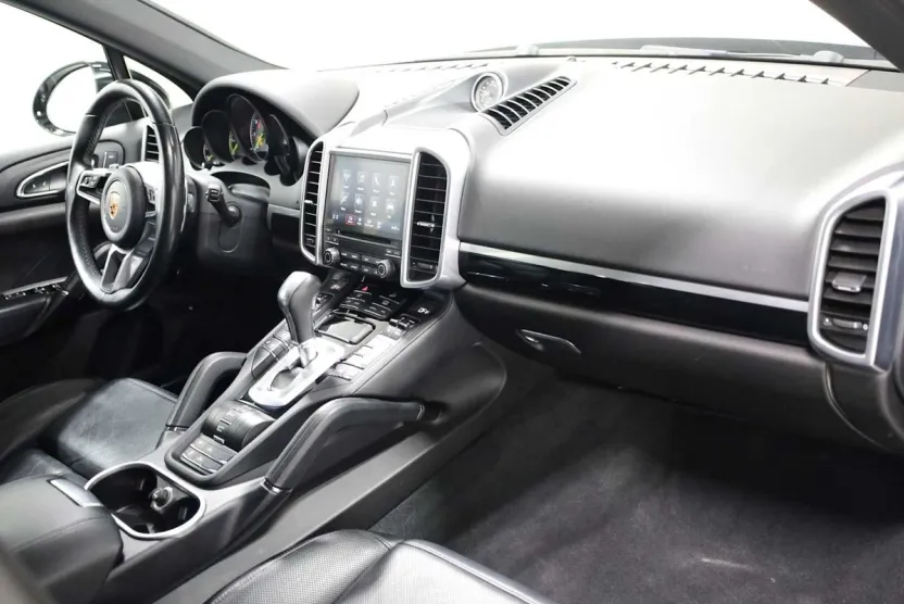 2017 Porsche Cayenne S E-Hybrid Platinum Edition photo 1