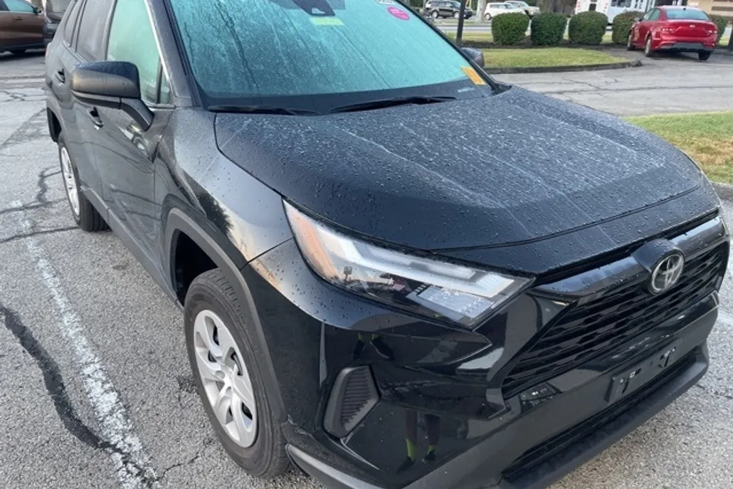 2024 Toyota RAV4 LE photo 1