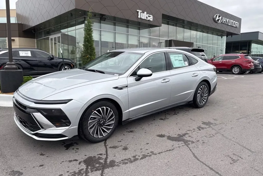 2025 Hyundai Sonata Hybrid SEL photo 1