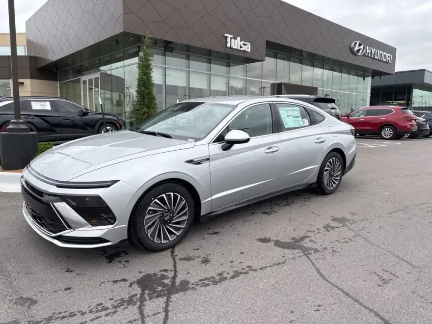 2025 Hyundai Sonata Hybrid SEL photo 1