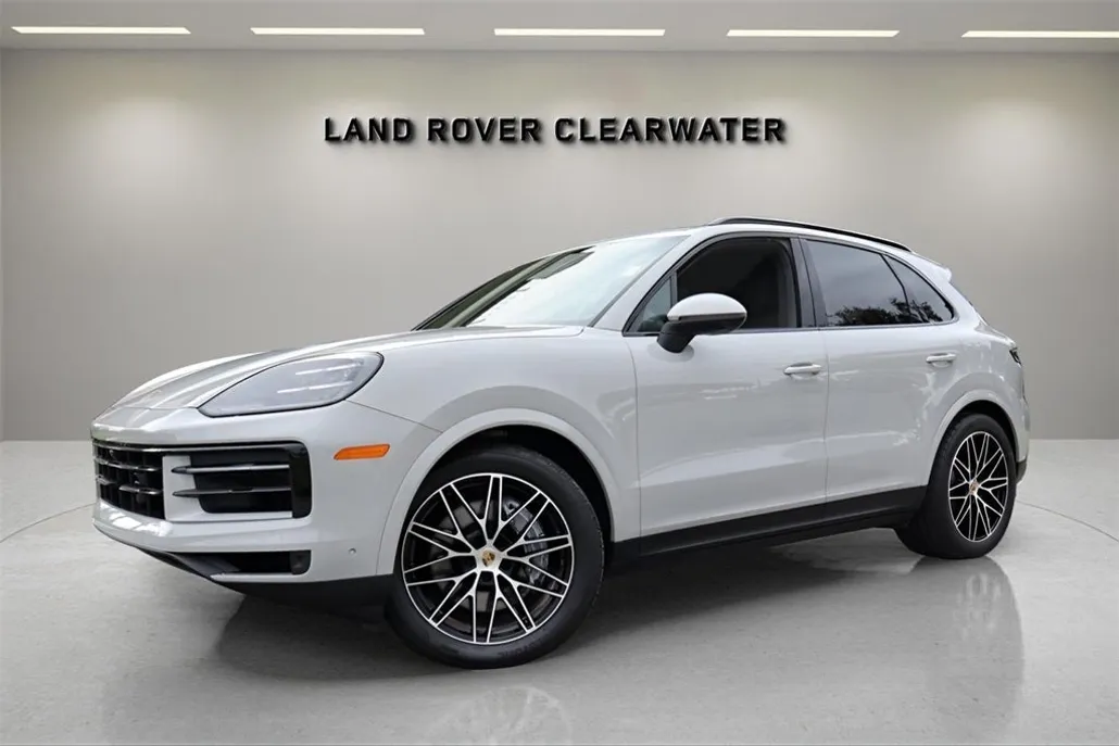 2024 Porsche Cayenne Base photo 1