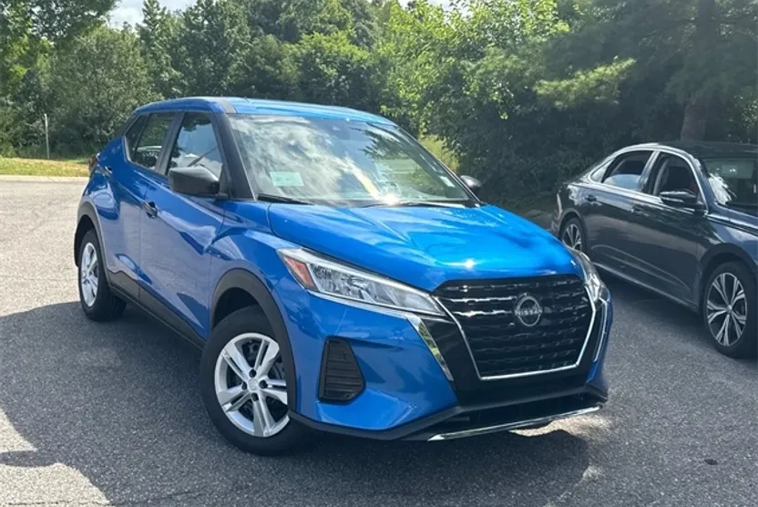 2025 Nissan Kicks Play S photo 1