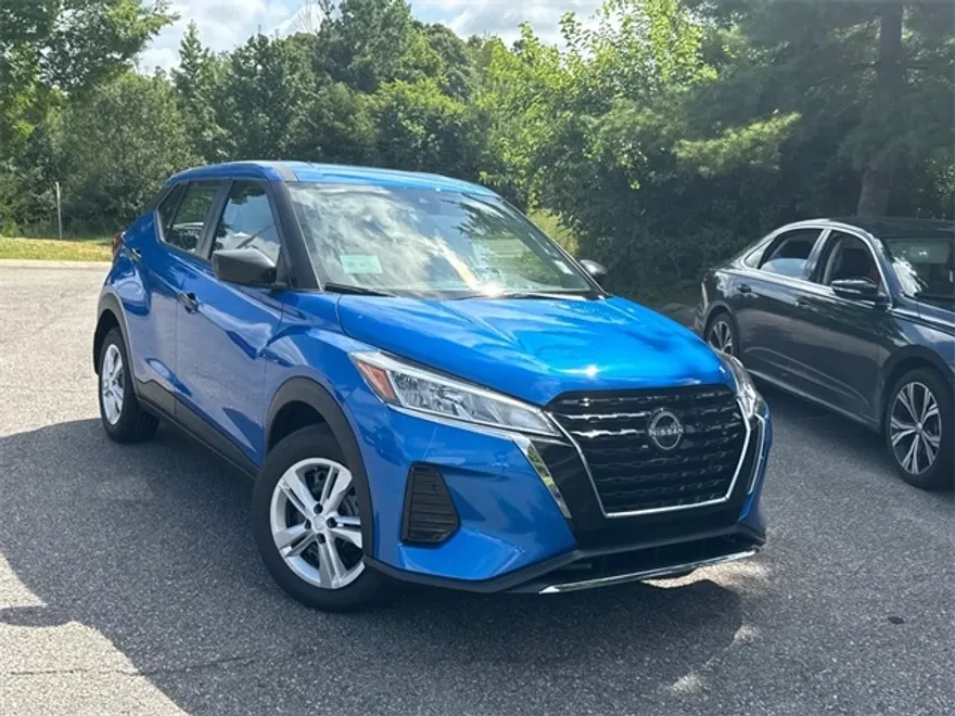 2025 Nissan Kicks Play S photo 1