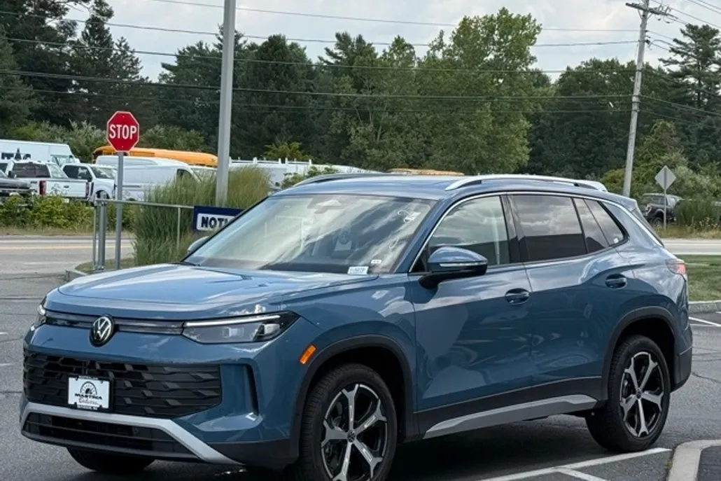 2025 Volkswagen Tiguan SE photo 1