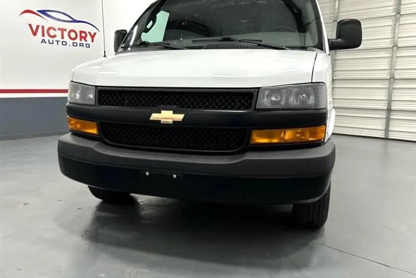 2019 Chevrolet Express 2500 Cargo photo 1