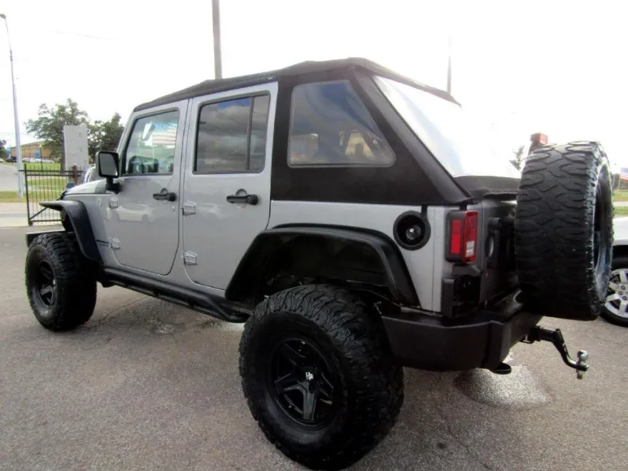 2017 Jeep Wrangler Unlimited Rubicon photo 5