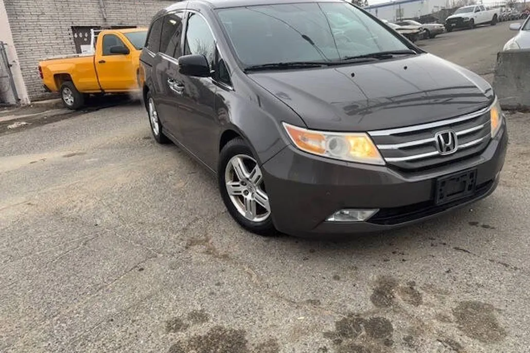 2013 Honda Odyssey Touring Elite photo 1