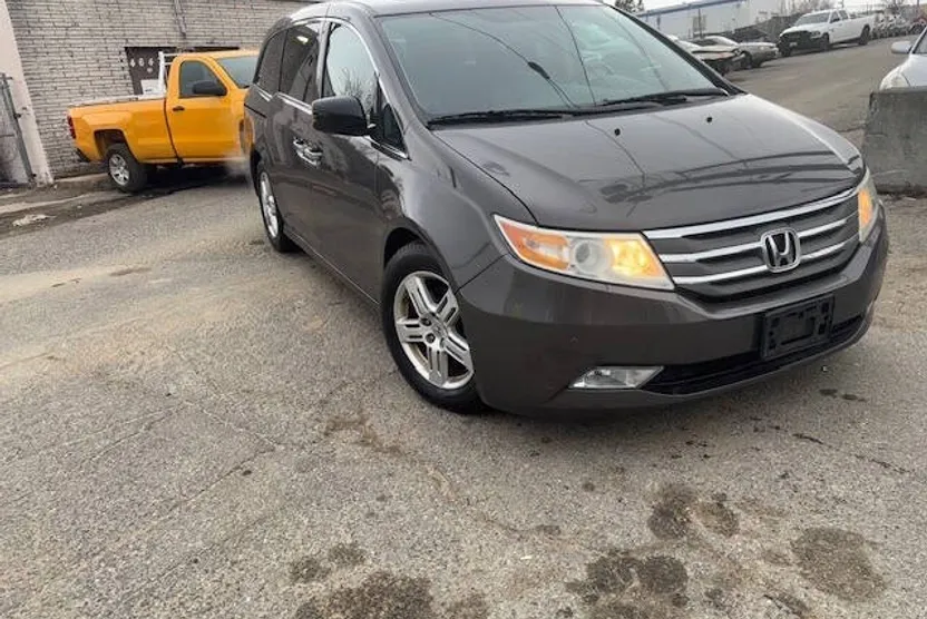 2013 Honda Odyssey Touring Elite photo 1