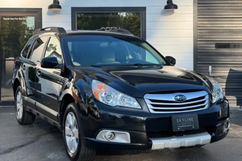 2012 Subaru Outback Limited photo 1