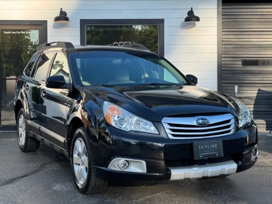 2012 Subaru Outback Limited photo 1