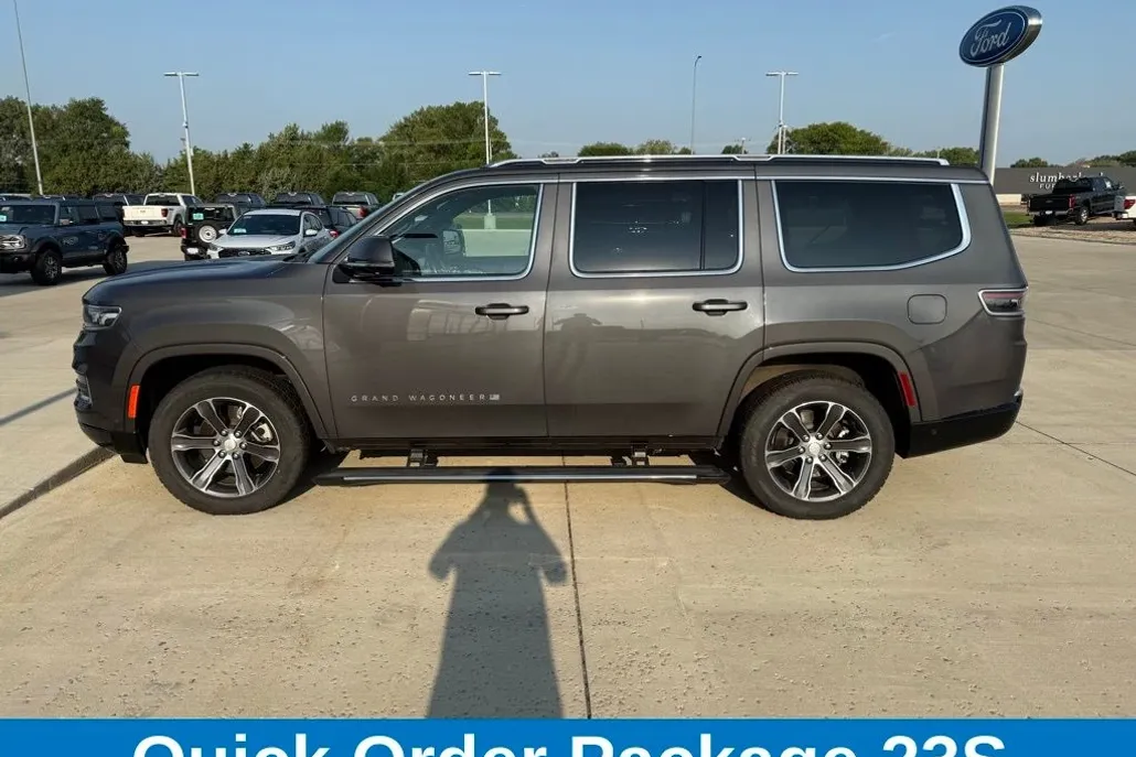 2022 Jeep Grand Wagoneer I photo 1