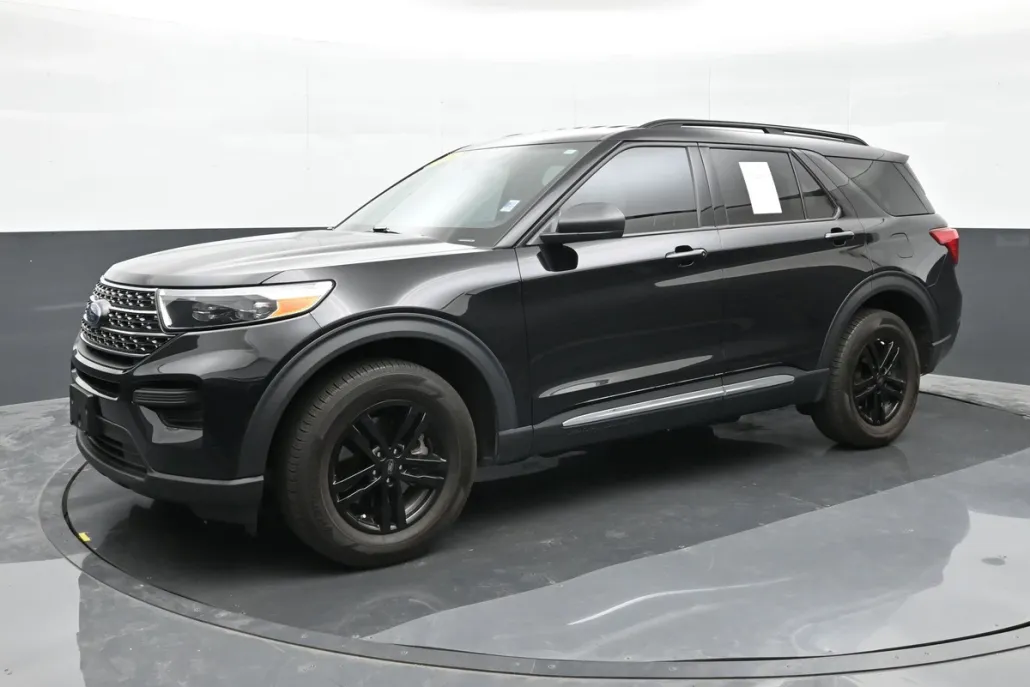 2023 Ford Explorer XLT photo 1