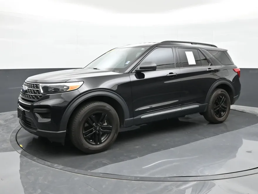 2023 Ford Explorer XLT photo 1
