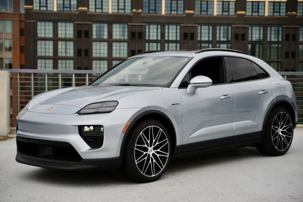 2025 Porsche Macan Electric 4 photo 1