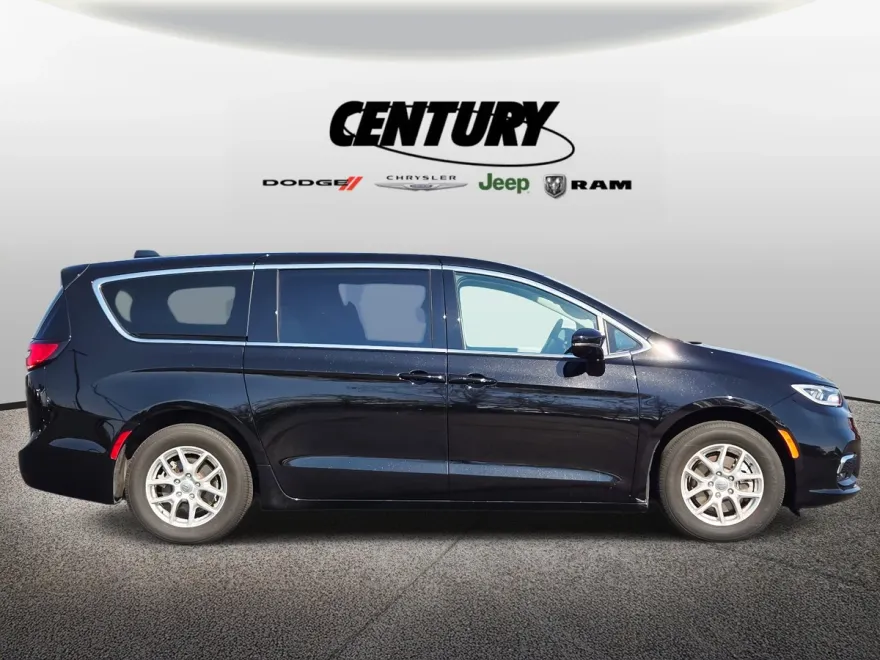 2024 Chrysler Pacifica Touring L photo 1
