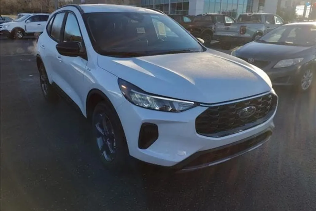 2025 Ford Escape ST-Line photo 1