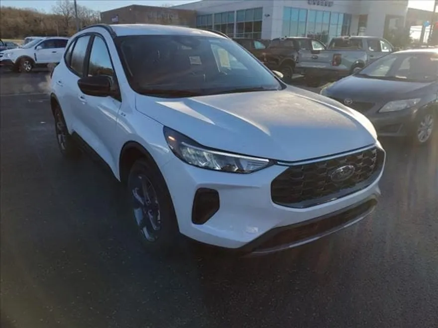 2025 Ford Escape ST-Line photo 1