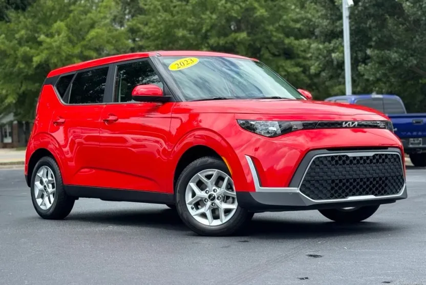 2023 Kia Soul LX photo 1