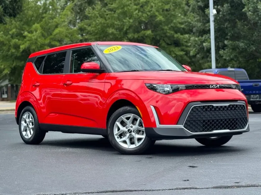 2023 Kia Soul LX photo 1