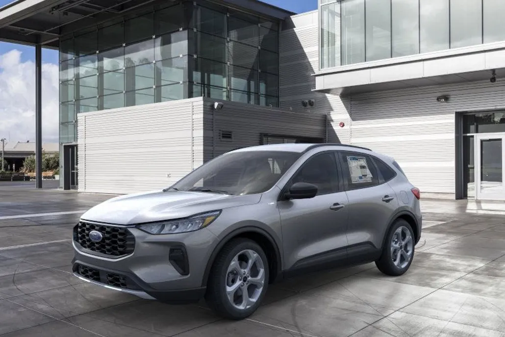 2025 Ford Escape ST-Line photo 1
