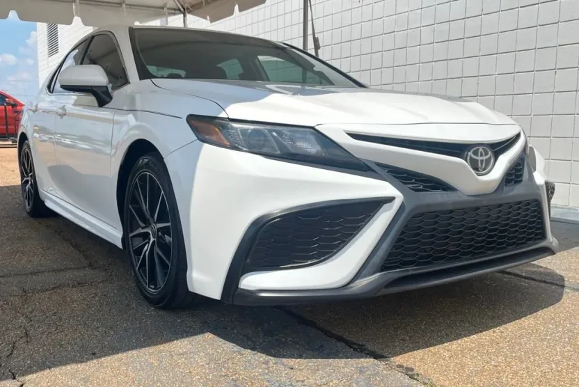 2021 Toyota Camry SE photo 1