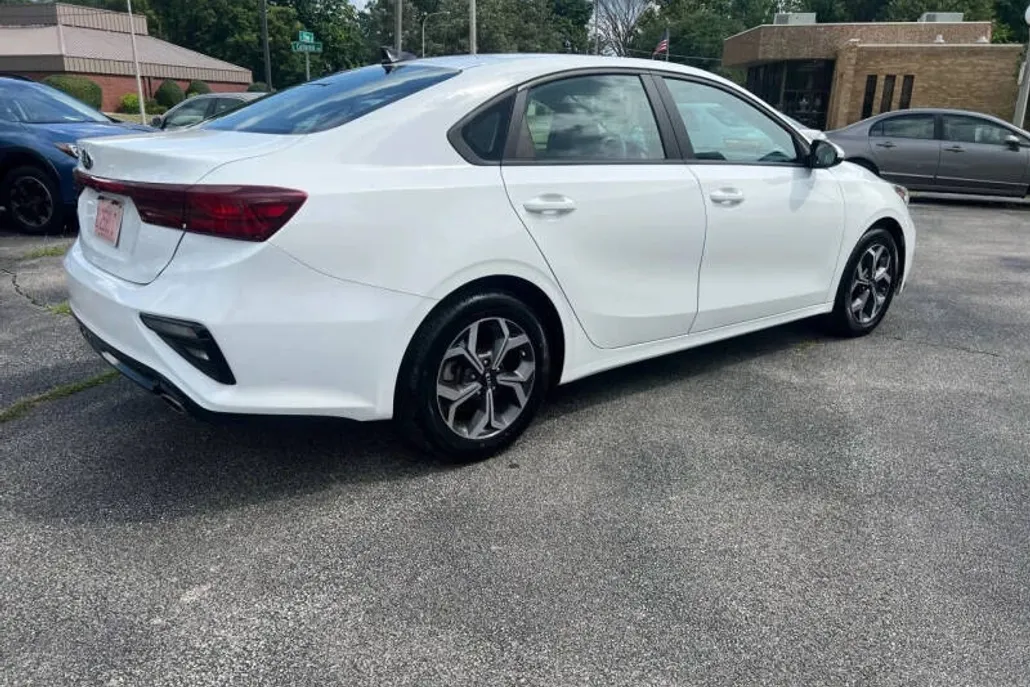 2021 Kia Forte LXS photo 1