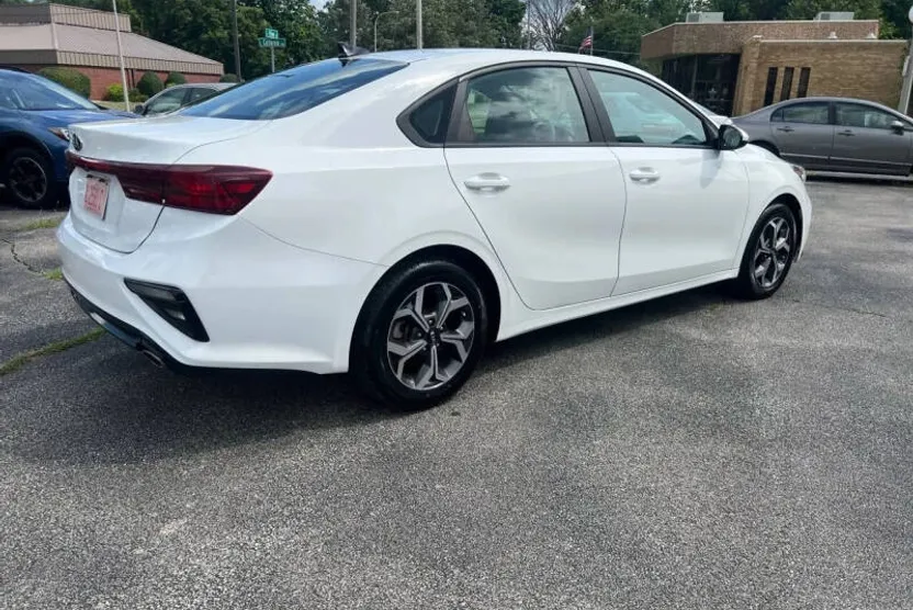 2021 Kia Forte LXS photo 1