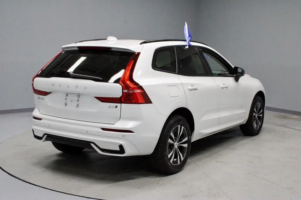 2024 Volvo XC60 B5 Core photo 1