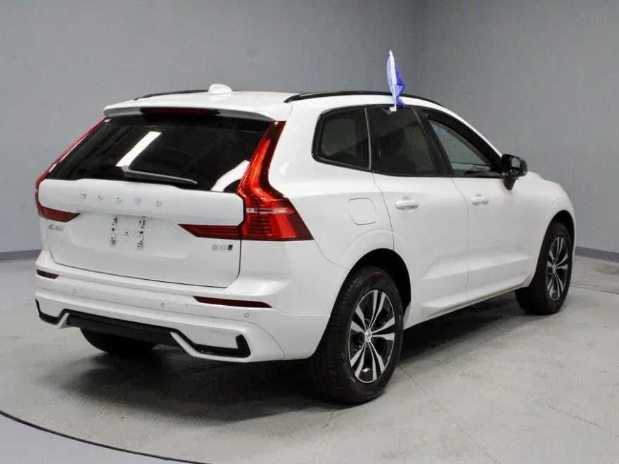 2024 Volvo XC60 B5 Core photo 1