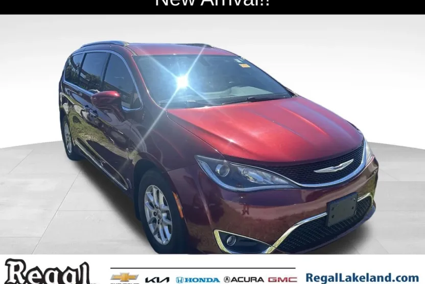 2020 Chrysler Pacifica Touring L photo 1