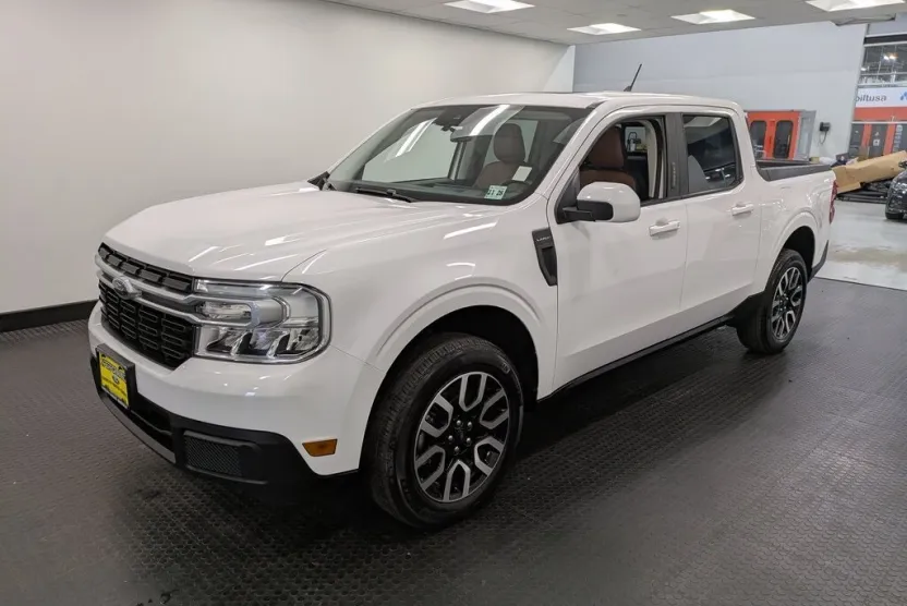 2023 Ford Maverick Lariat photo 1