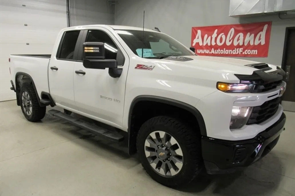 2024 Chevrolet Silverado 2500HD Custom photo 1