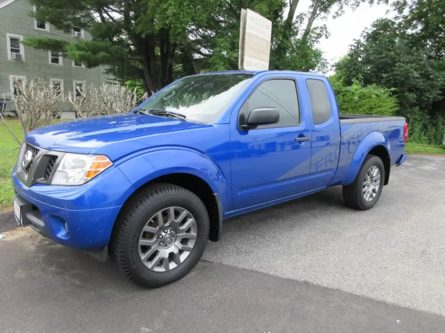 2012 Nissan Frontier SV photo 1
