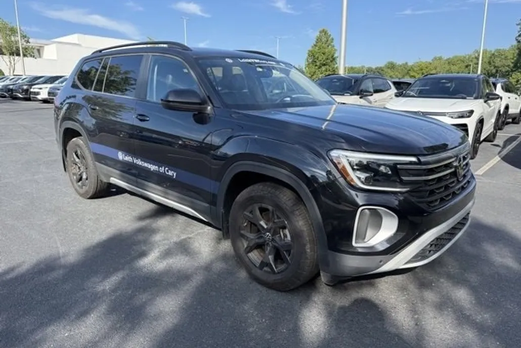 2024 Volkswagen Atlas Peak Edition SEL photo 1