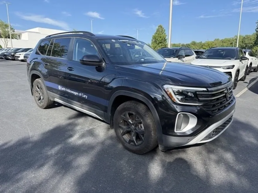 2024 Volkswagen Atlas Peak Edition SEL photo 1